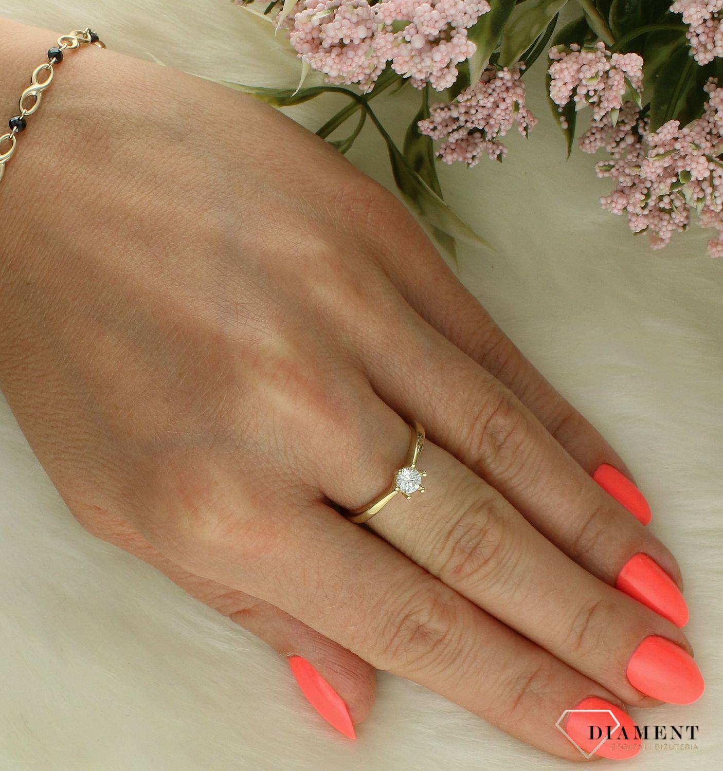 Złoty pierścionek damski 375 zaręczynowy z wystającą cyrkonią PI 2601A 375. Złoty pierścionek damski. Złoty pierścionek na prezent. Pierścionek złoty z cyrkonią. Pierścionek zaręczynowy złoty z cyrkonią (1).jpg